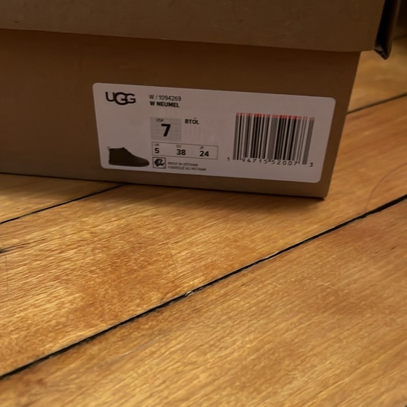 Uggs - Picture 6 of 6